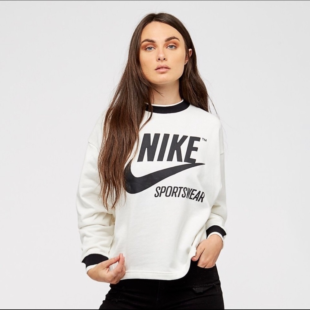 NWT Nike Women’s Sportswear Archive Crew Neck - Picture 4 of 8